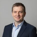 Портрет уверенного специалиста компании Партс Сейл по ремонту рулевых реек автомобилей Skoda