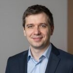 Портрет уверенного специалиста компании Партс Сейл по ремонту рулевых реек автомобилей Skoda